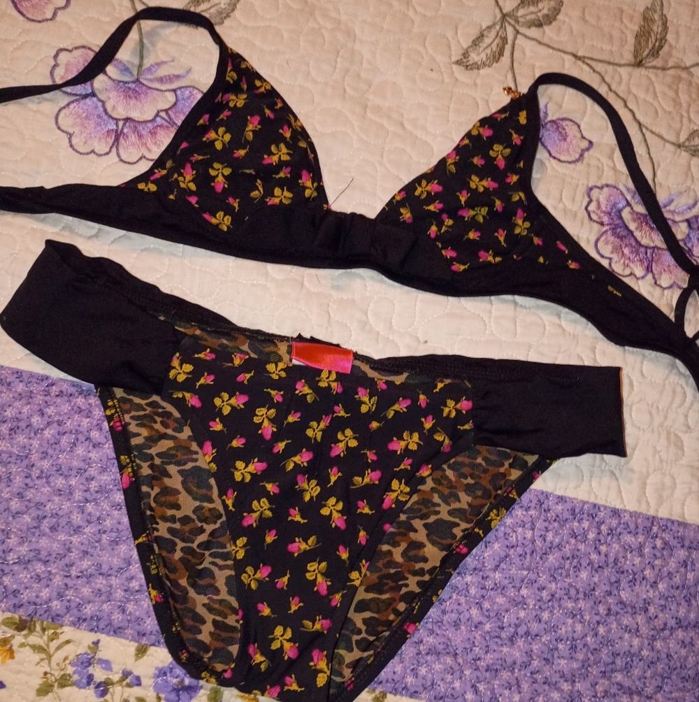Vintage Y2K Betsey Johnson Swimsuit Retro Party Barbie Girl Pin Up 90s Kiss 💋